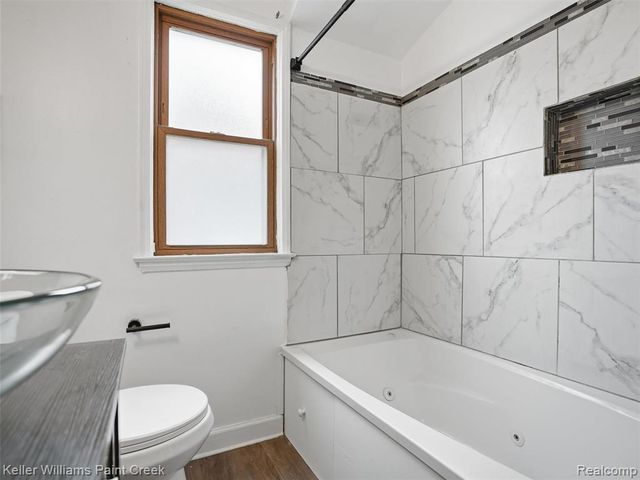 19276 Dalby, Redford, MI 48240