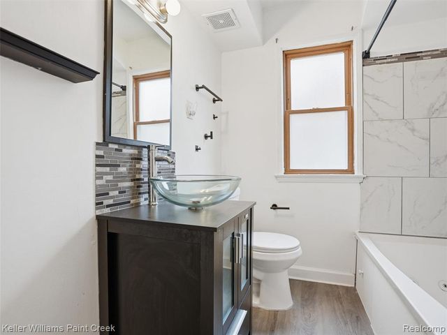 19276 Dalby, Redford, MI 48240