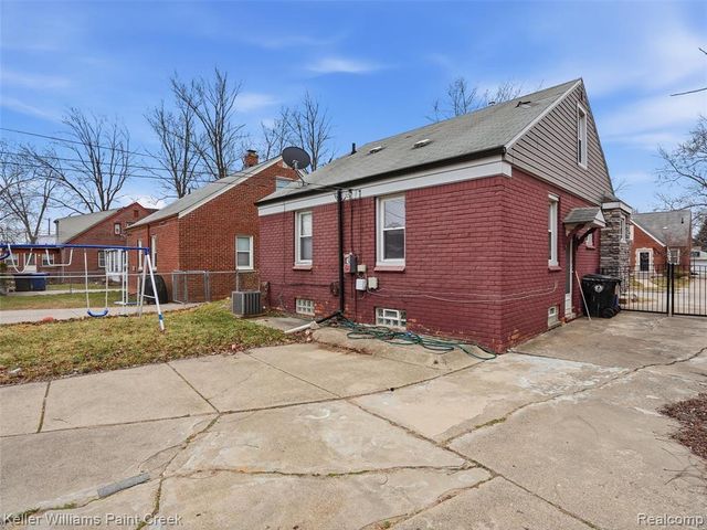 19276 Dalby, Redford, MI 48240