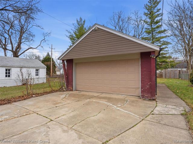 19276 Dalby, Redford, MI 48240