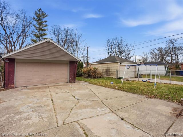 19276 Dalby, Redford, MI 48240