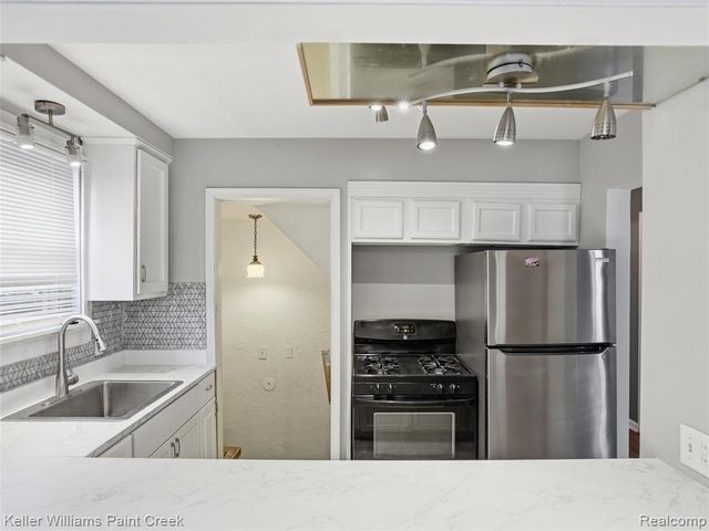 19276 Dalby, Redford, MI 48240