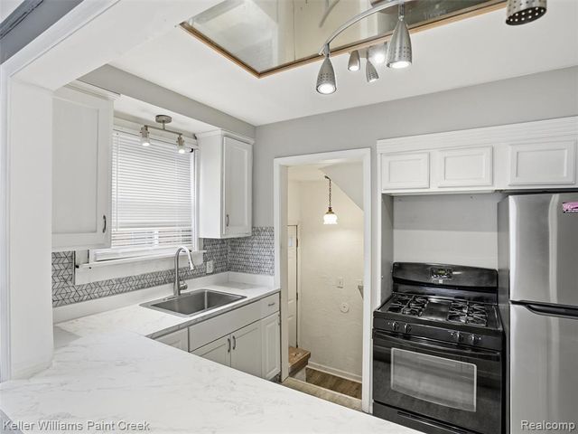 19276 Dalby, Redford, MI 48240