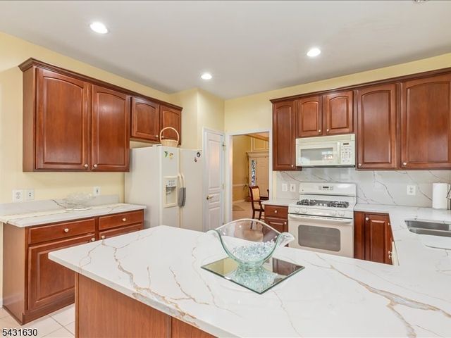 515 Crossfields Ln, Franklin Twp., NJ 08873