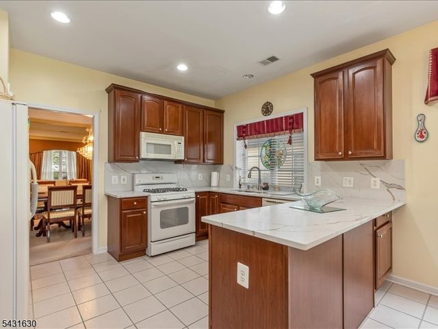 515 Crossfields Ln, Franklin Twp., NJ 08873