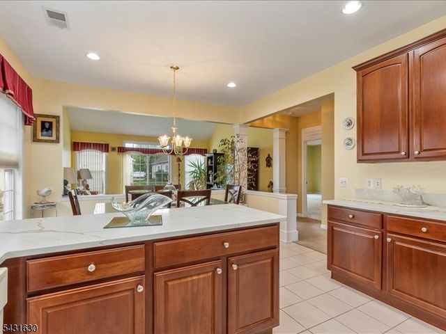 515 Crossfields Ln, Franklin Twp., NJ 08873