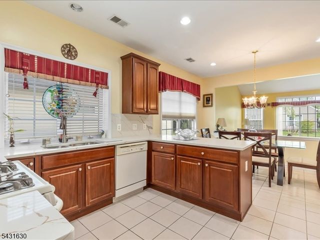 515 Crossfields Ln, Franklin Twp., NJ 08873