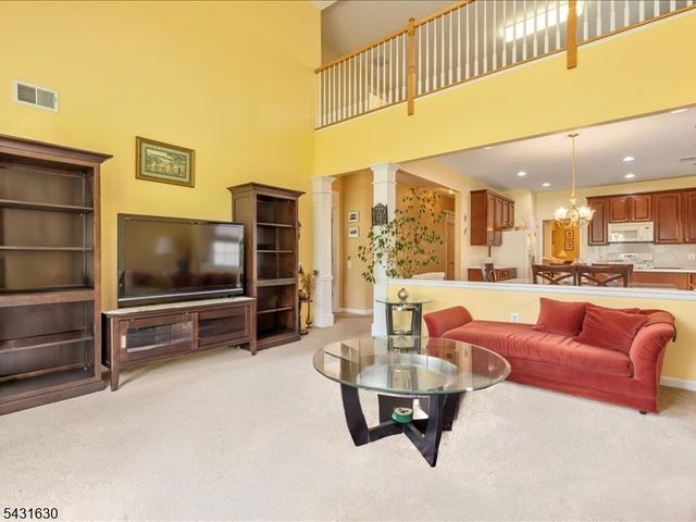 515 Crossfields Ln, Franklin Twp., NJ 08873