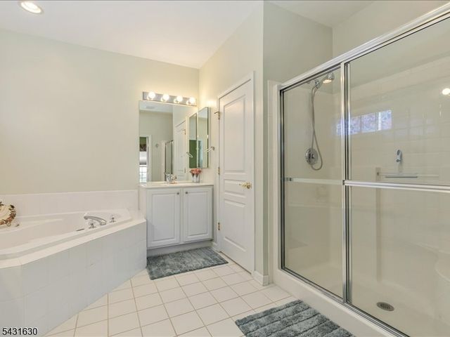 515 Crossfields Ln, Franklin Twp., NJ 08873