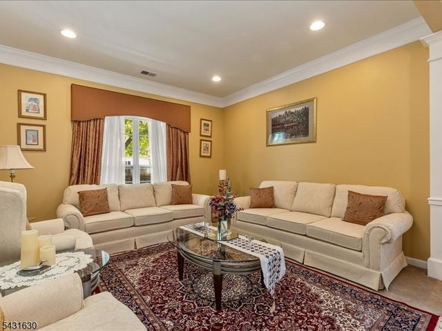 515 Crossfields Ln, Franklin Twp., NJ 08873