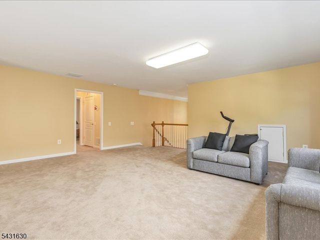 515 Crossfields Ln, Franklin Twp., NJ 08873