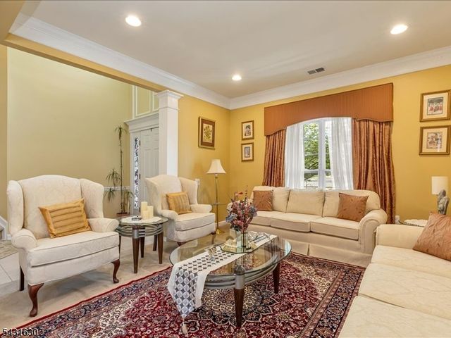 515 Crossfields Ln, Franklin Twp., NJ 08873