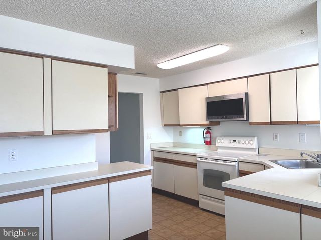 802 CHANTICLEER, Cherry Hill, NJ 08003