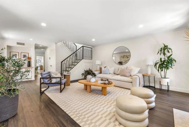 274 J Ave, Coronado, CA 92118