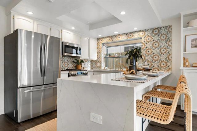 274 J Ave, Coronado, CA 92118