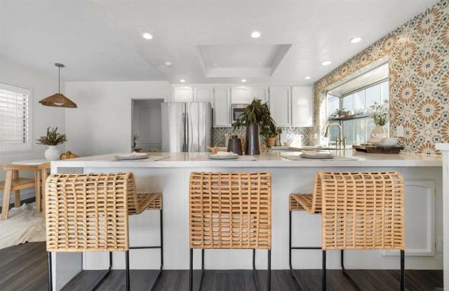 274 J Ave, Coronado, CA 92118