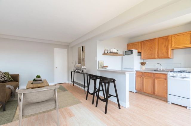 855 Hinman Avenue 701, Evanston, IL 60202