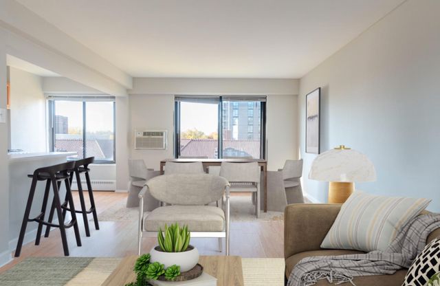 855 Hinman Avenue 701, Evanston, IL 60202