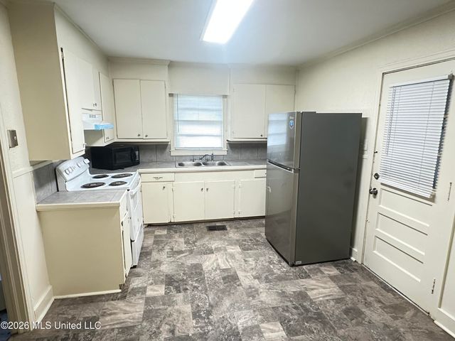 3679 Southland Drive, Jackson, MS 39212