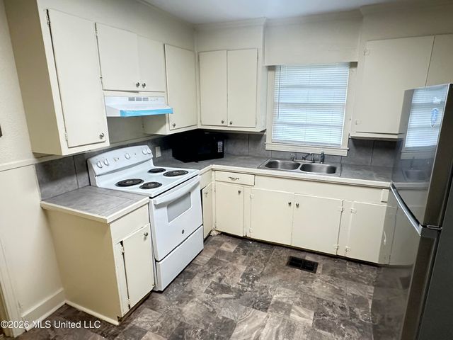 3679 Southland Drive, Jackson, MS 39212