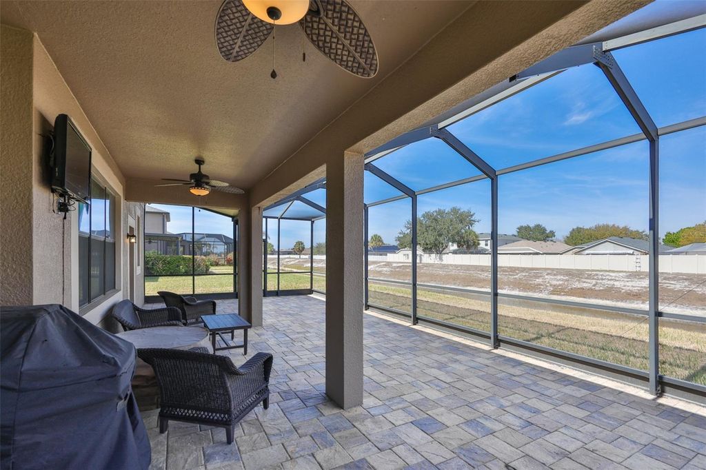 Image 3 of property listing at 11406 ESTUARY PRESERVE DRIVE, Riverview, FL 33569