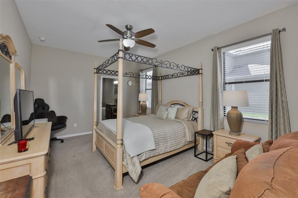 Image 21 of property listing at 11406 ESTUARY PRESERVE DRIVE, Riverview, FL 33569