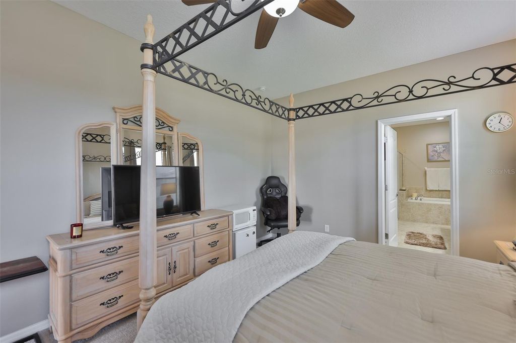 Image 22 of property listing at 11406 ESTUARY PRESERVE DRIVE, Riverview, FL 33569