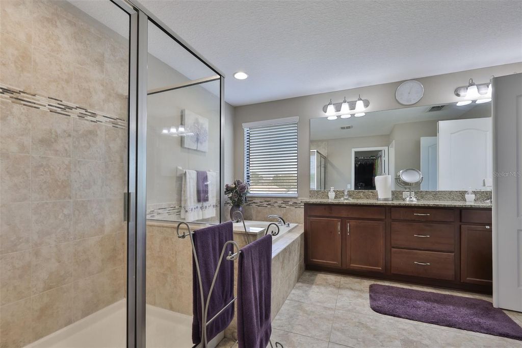 Image 38 of property listing at 11406 ESTUARY PRESERVE DRIVE, Riverview, FL 33569