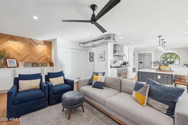 8001 N 3RD Place, Phoenix, AZ 85020