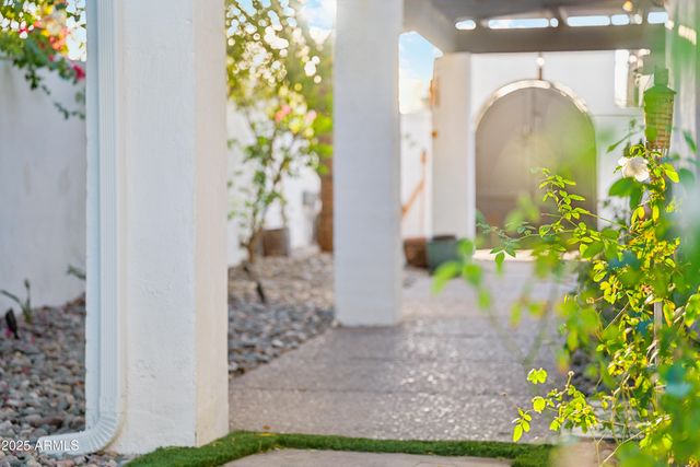 8001 N 3RD Place, Phoenix, AZ 85020