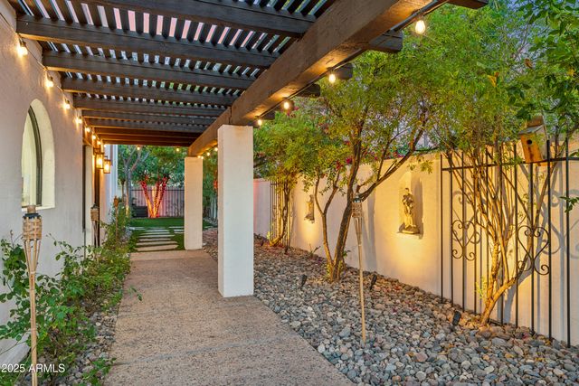 8001 N 3RD Place, Phoenix, AZ 85020