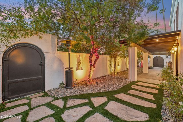 8001 N 3RD Place, Phoenix, AZ 85020