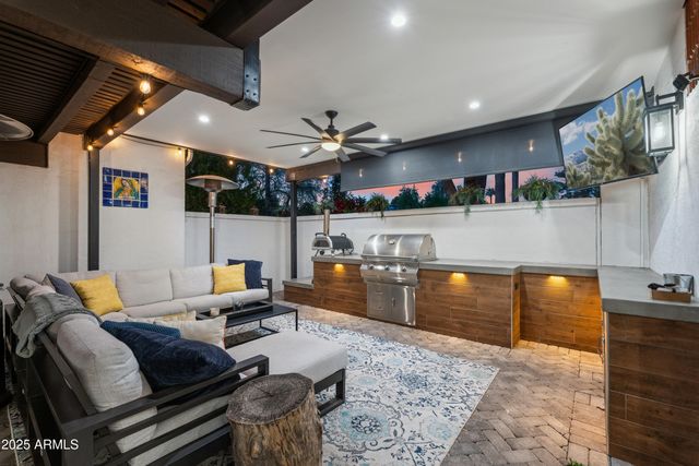 8001 N 3RD Place, Phoenix, AZ 85020