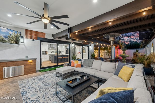 8001 N 3RD Place, Phoenix, AZ 85020