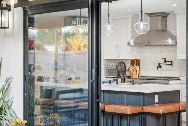 8001 N 3RD Place, Phoenix, AZ 85020