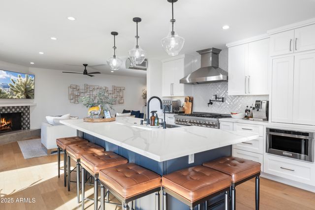 8001 N 3RD Place, Phoenix, AZ 85020