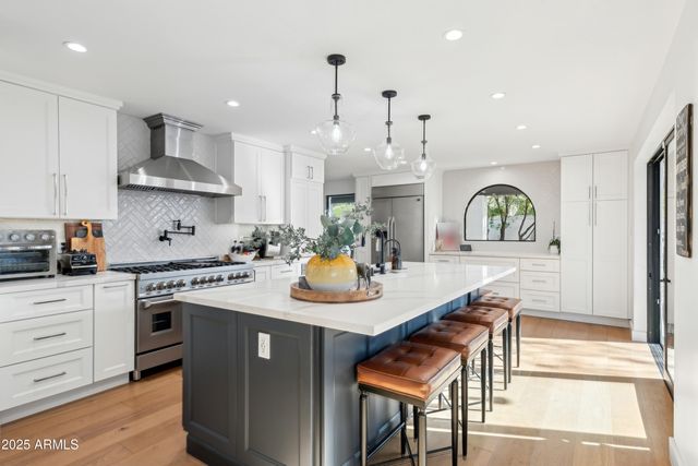 8001 N 3RD Place, Phoenix, AZ 85020