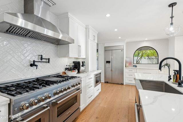 8001 N 3RD Place, Phoenix, AZ 85020