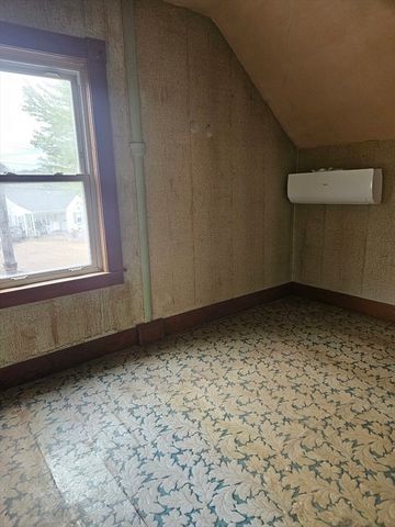 49 Sparks, Lowell, MA 01852