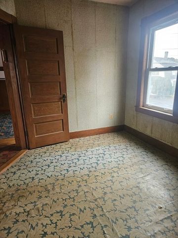 49 Sparks, Lowell, MA 01852