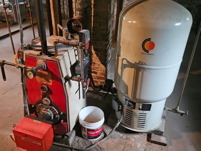 49 Sparks, Lowell, MA 01852