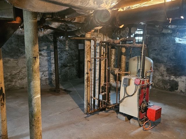 49 Sparks, Lowell, MA 01852