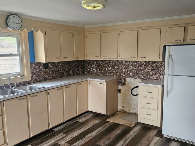 49 Sparks, Lowell, MA 01852