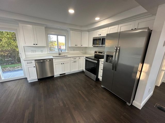 8 Thompson Rd, Webster, MA 01570