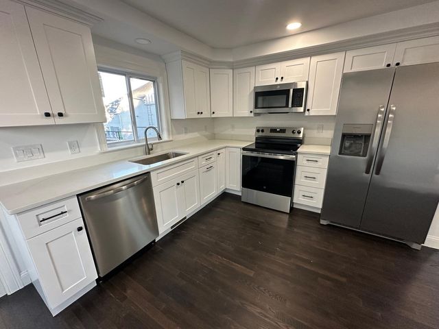 8 Thompson Rd, Webster, MA 01570