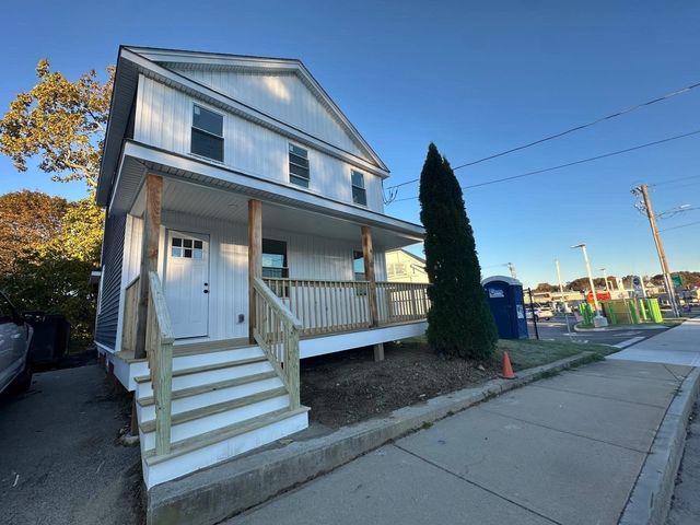 8 Thompson Rd, Webster, MA 01570