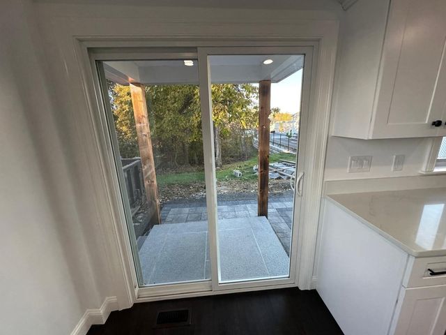 8 Thompson Rd, Webster, MA 01570