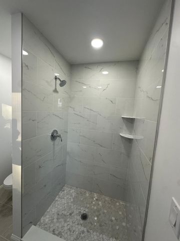 8 Thompson Rd, Webster, MA 01570