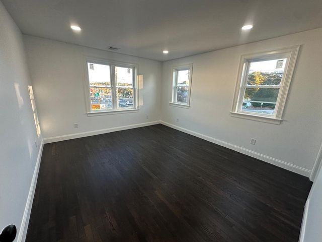 8 Thompson Rd, Webster, MA 01570