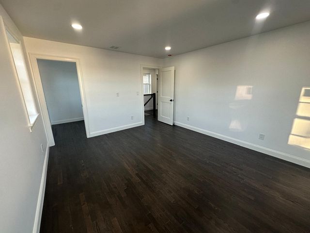 8 Thompson Rd, Webster, MA 01570